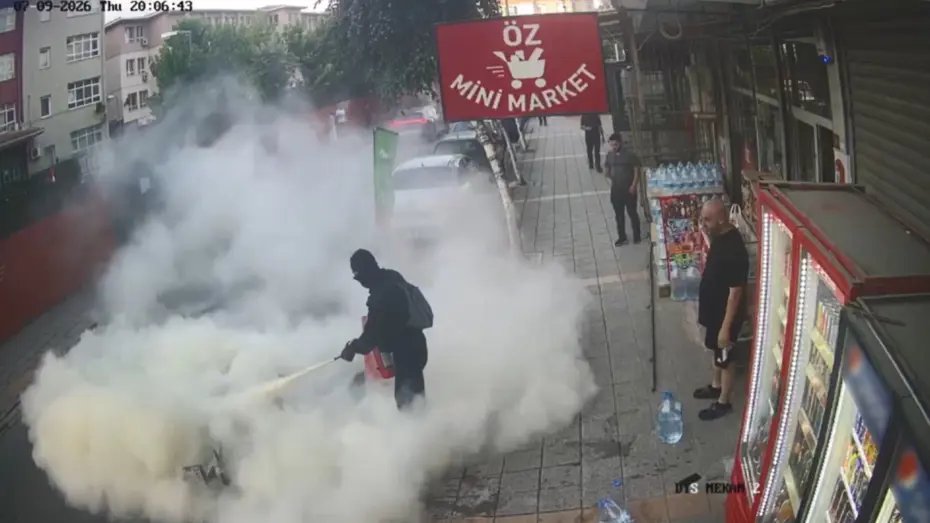 Sürücünün panik anları: Motosikleti bir anda alev aldı