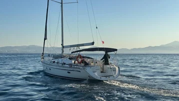 Kuşadası açıklarındaki yelkenli teknede 10 düzensiz göçmen yakalandı