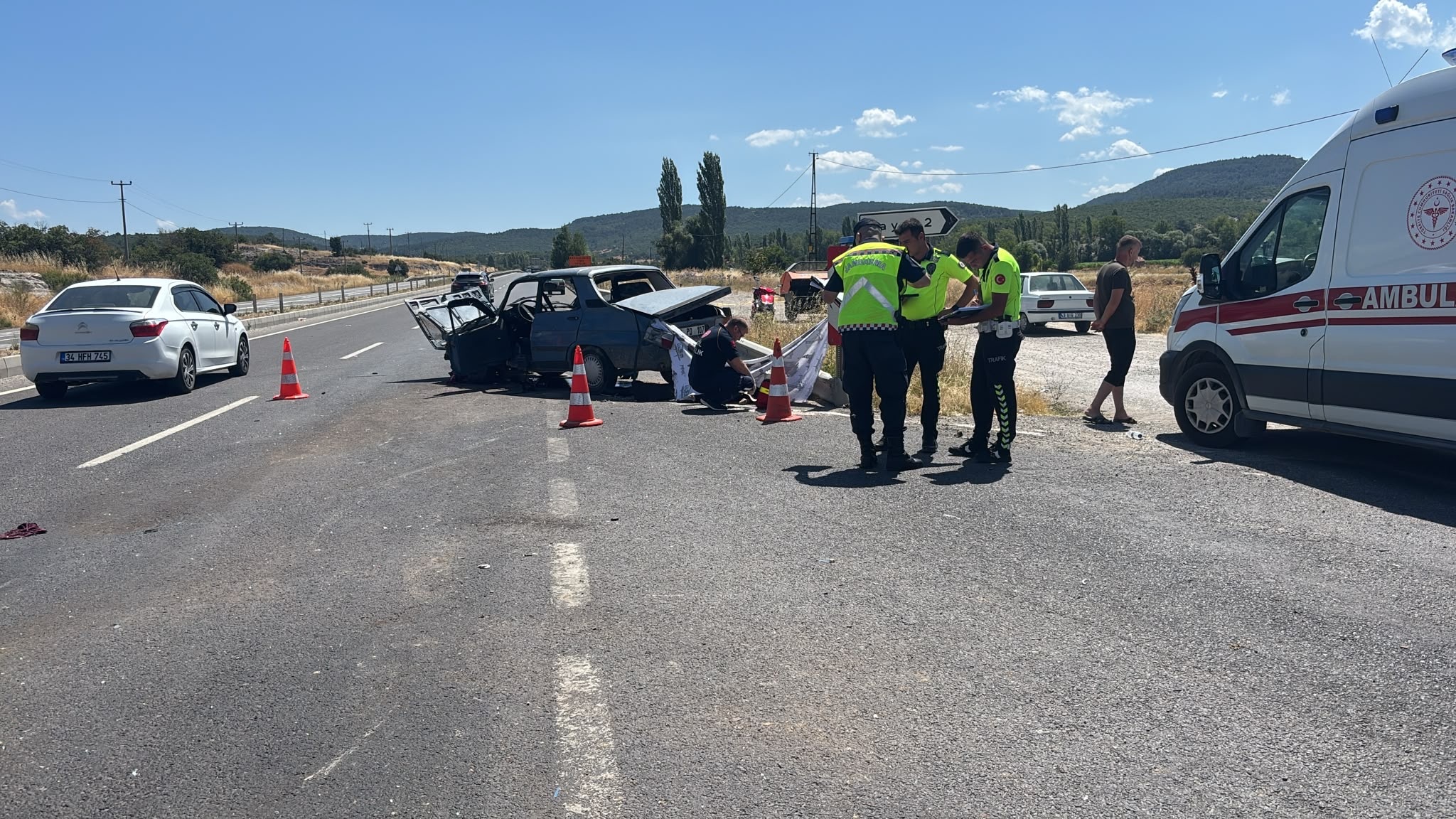 Kütahya'da feci kaza: 1 ölü, 1'i çocuk 4 yaralı