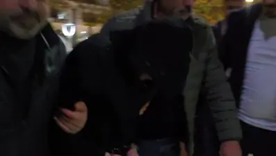 Soyguncunun kimliği, bant üzerindeki parmak izinden saptandı