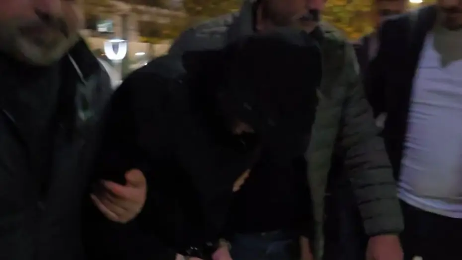 Soyguncunun kimliği, bant üzerindeki parmak izinden saptandı