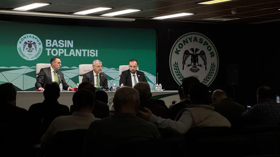 TÜMOSAN Konyaspor, Deniz Türüç ile anlaştı