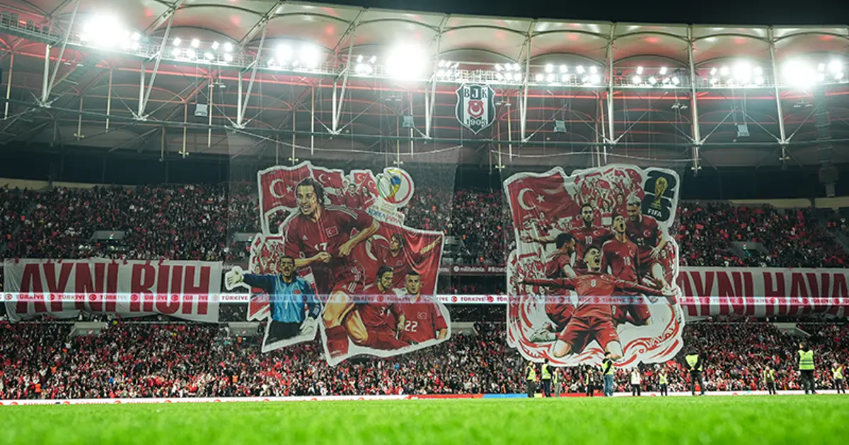 Dolmabahçe'de milli maça özel koreografi. "Aynı ruh, aynı hava"