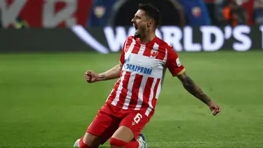 Fenerbahçe'de istenmeyen isimdi, 2025'in en iyi futbolcusu seçildi