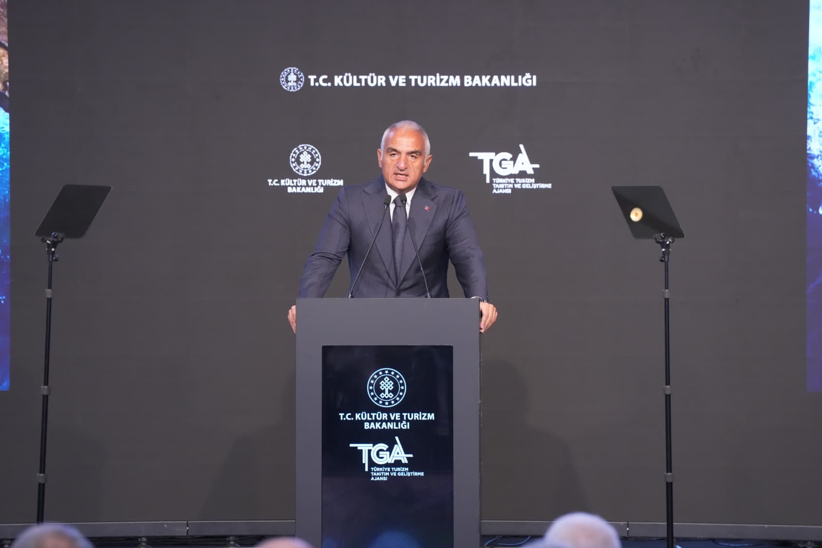 Bakan Ersoy: "Turizm geliri ilk 6 ayda 25,7 milyar dolar oldu"