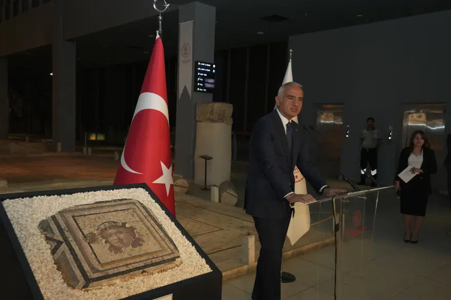 ESERİ ZEUGMA MOZAİK MÜZESİ'NE KAZANDIRMANIN MUTLULUĞUNU YAŞIYORUZ" 3
