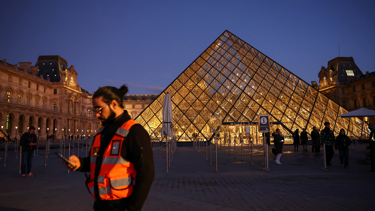 Louvre Müzesi'den soygun sonrası güvenlik kamerası kararı