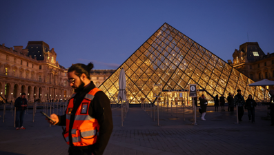 Louvre Müzesi'den soygun sonrası güvenlik kamerası kararı