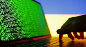 Google uyardı. Siber korsanlar fidye aramaya başladıGoogle ve internet istihbarat verilerine göre fidye arayan siber korsanlar, son bir ayda ABD'li önde gelen çok sayıda finans kuruluşunu ve şirketi hedef aldı. Korsanların telefon aramaları üzerinden çalışanların parolalarını çalmak amacıyla Blackst