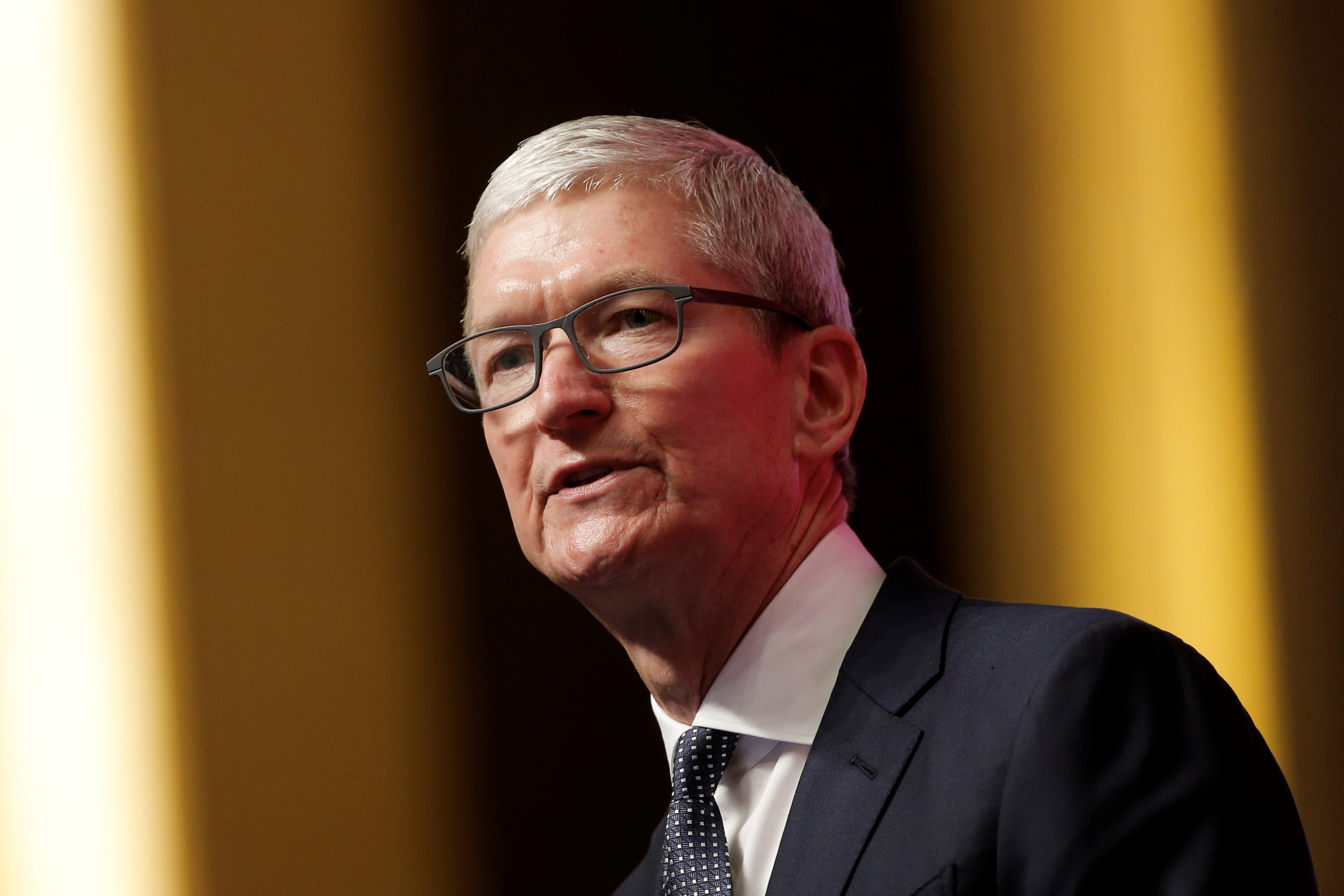 Apple'da Tim Cook devri sona erdi. Yeni CEO belli oldu