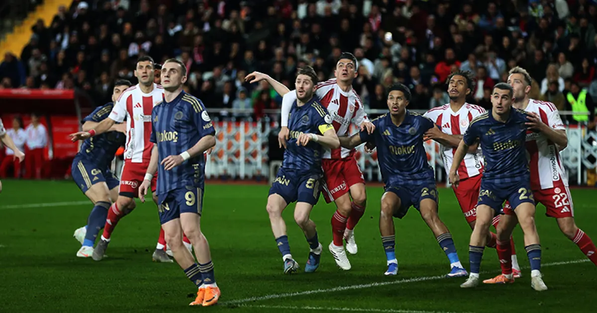Fenerbahçe, Antalya'da iki puan bıraktı