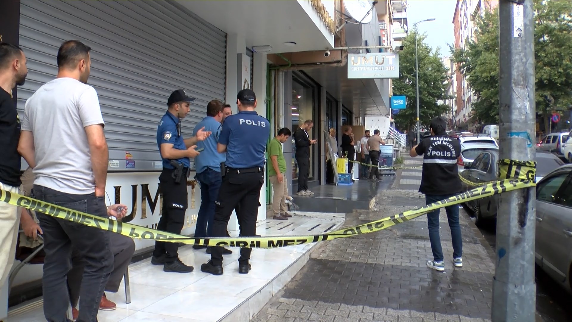 Maltepe'de maskeli soygun. Kuyumcuyu silahla soyup kaçtılar