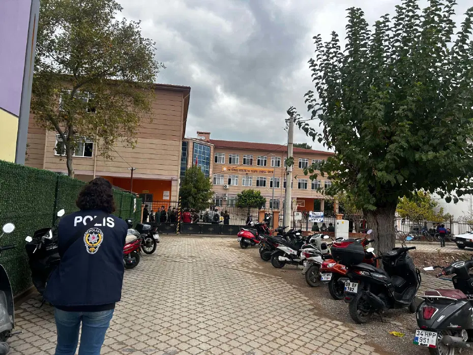 11 öğrencinin yaralandığı okul saldırısının ardından yeniden dersbaşı