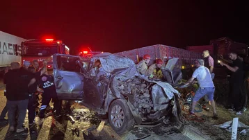 Manisa'da feci kaza. Kamyonet tıra arkadan çarptı: 1 ölü, 4 yaralı