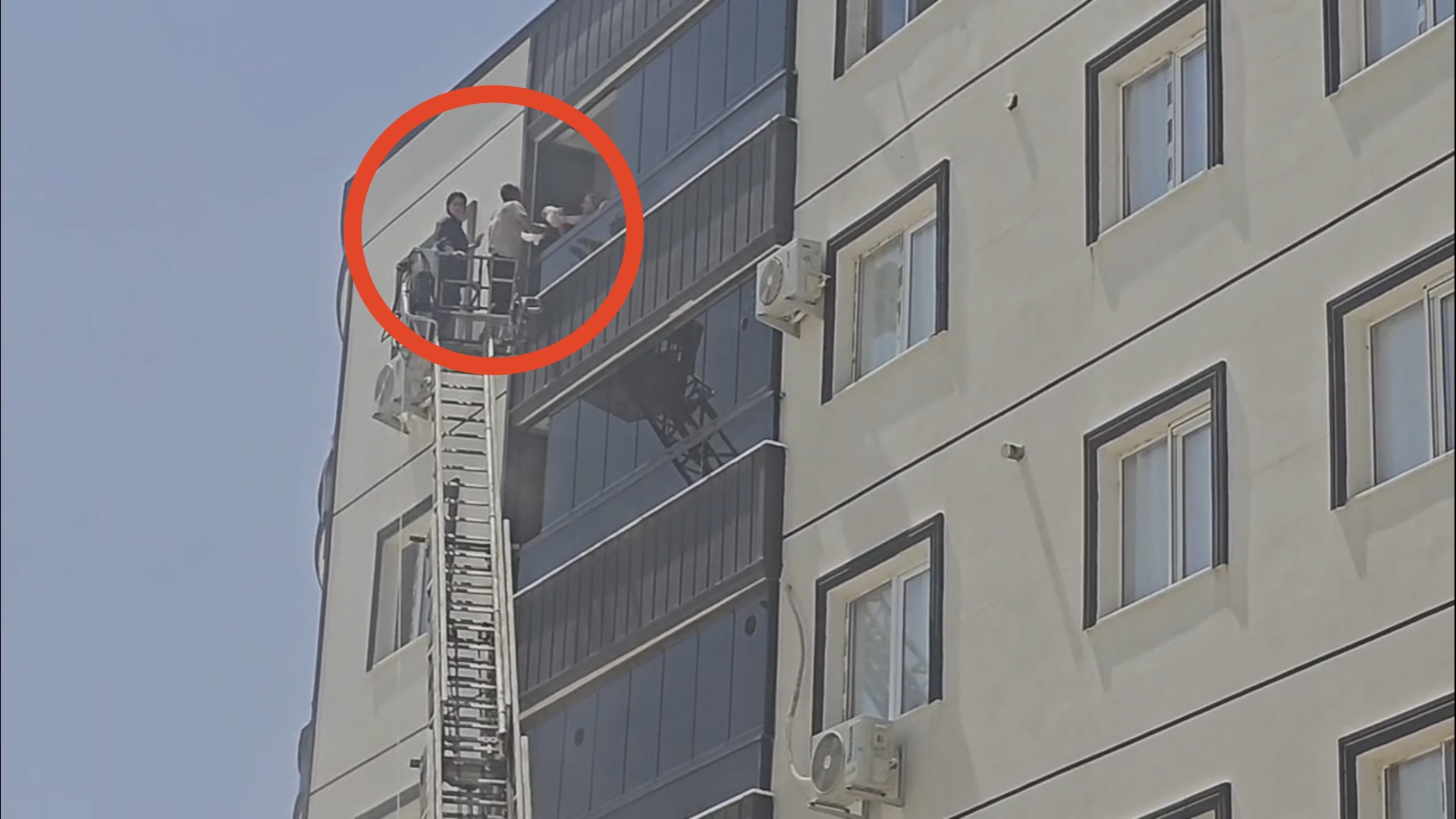 Mardin’de apartman yangınında 1’i bebek 3 kişi kurtarıldı