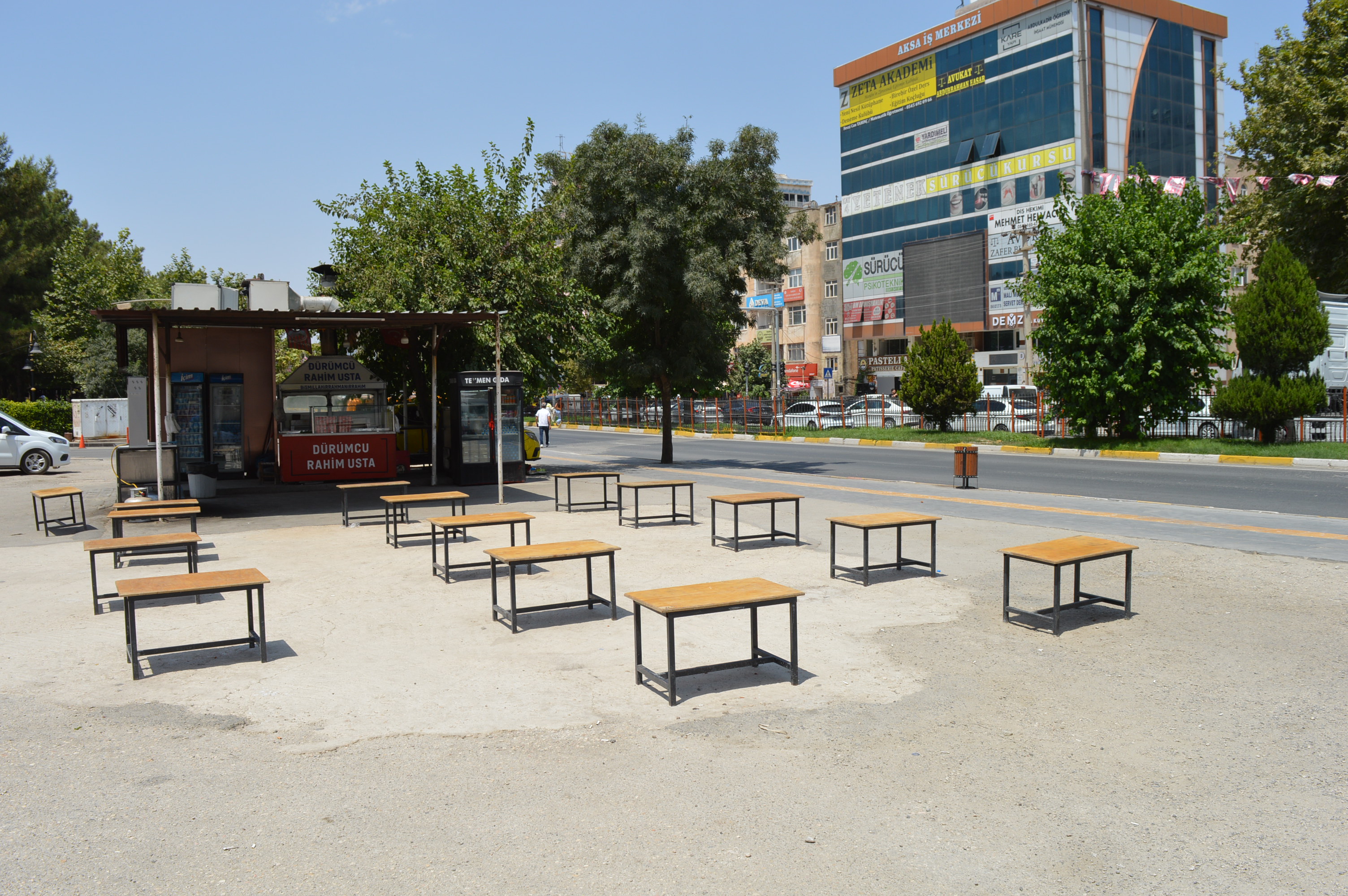 Termometre 41 dereceyi gördü, sokaklar ve caddeler boş kaldı