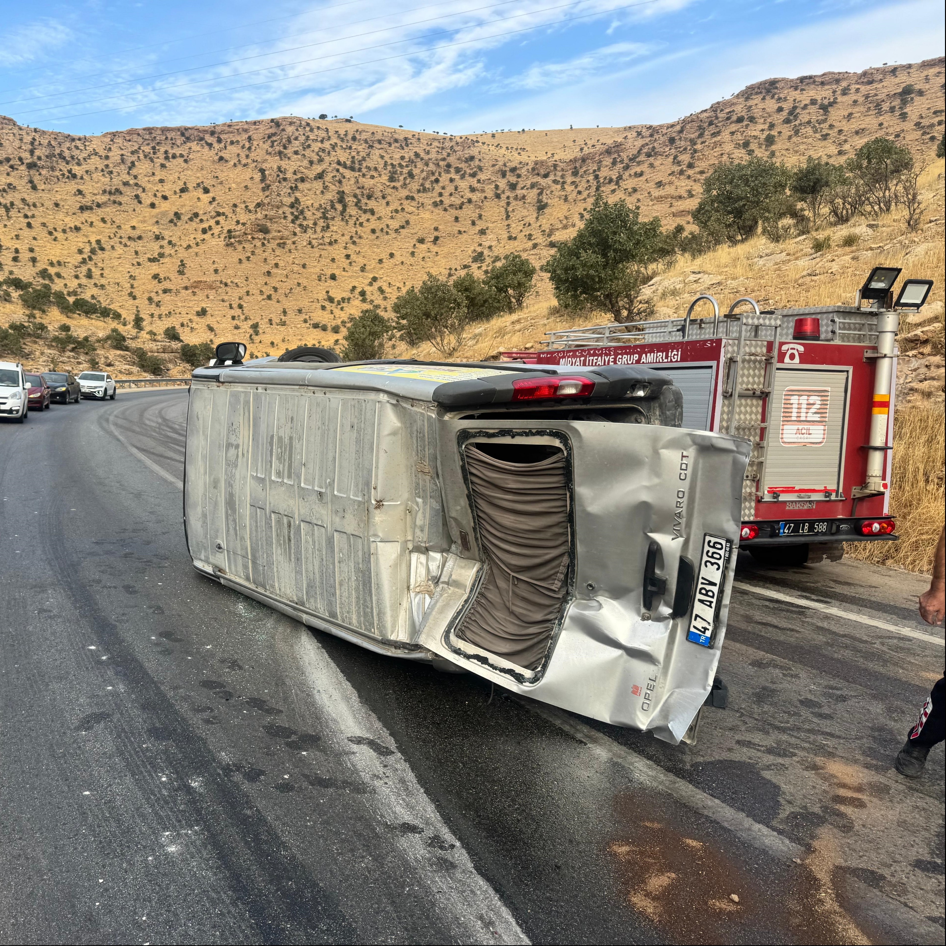 Mardin'de minibüs devrildi. 8 yaralı