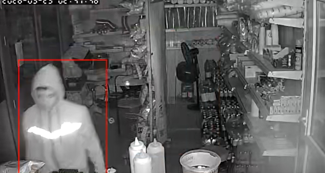 Marketin kasasındaki paraları çalıp, içecek içen şüpheli yakalandı