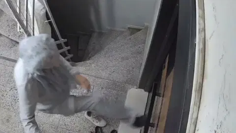 Manisa'da komşu dehşeti: Kapıyı tekmeledi, 3 gün sonra yine aynı adrese gitti