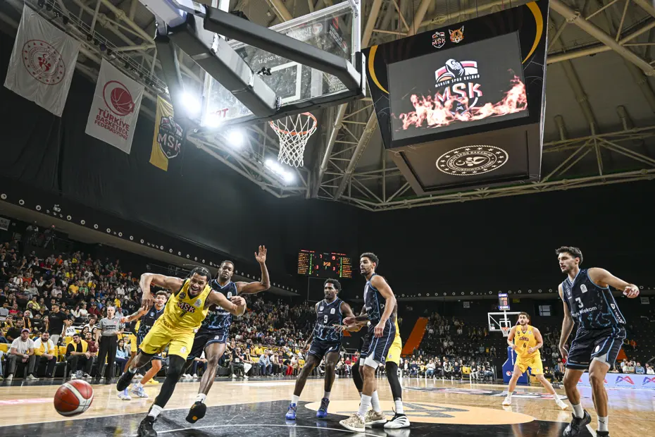 Türk Telekom, Mersin'i 14 farkla geçti