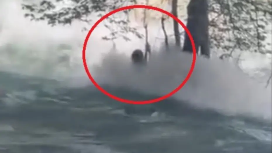 Mersin'de Berdan Çayı'na atlayan genç, suda kayboldu