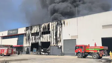 Mersin'de temizlik malzemesi üretim tesisindeki yangın kontrol altına alındı