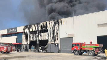 Mersin'de temizlik malzemesi üretim tesisindeki yangın kontrol altına alındı