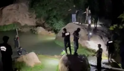 Piknikte dereye giren çocuk boğulduMersin'de ailesiyle birlikte gittiği piknikte dereye giren 15 yaşındaki çocuk hayatını kaybetti.