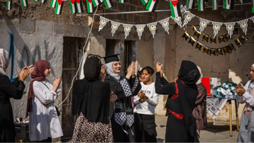 Savaşın çocukları mezun oldu: Gazze'de liseler okulsuz mezun veriyor