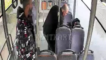 Midibüste epilepsi nöbeti geçiren yolcuya ilk müdahaleyi sürücüler yaptı