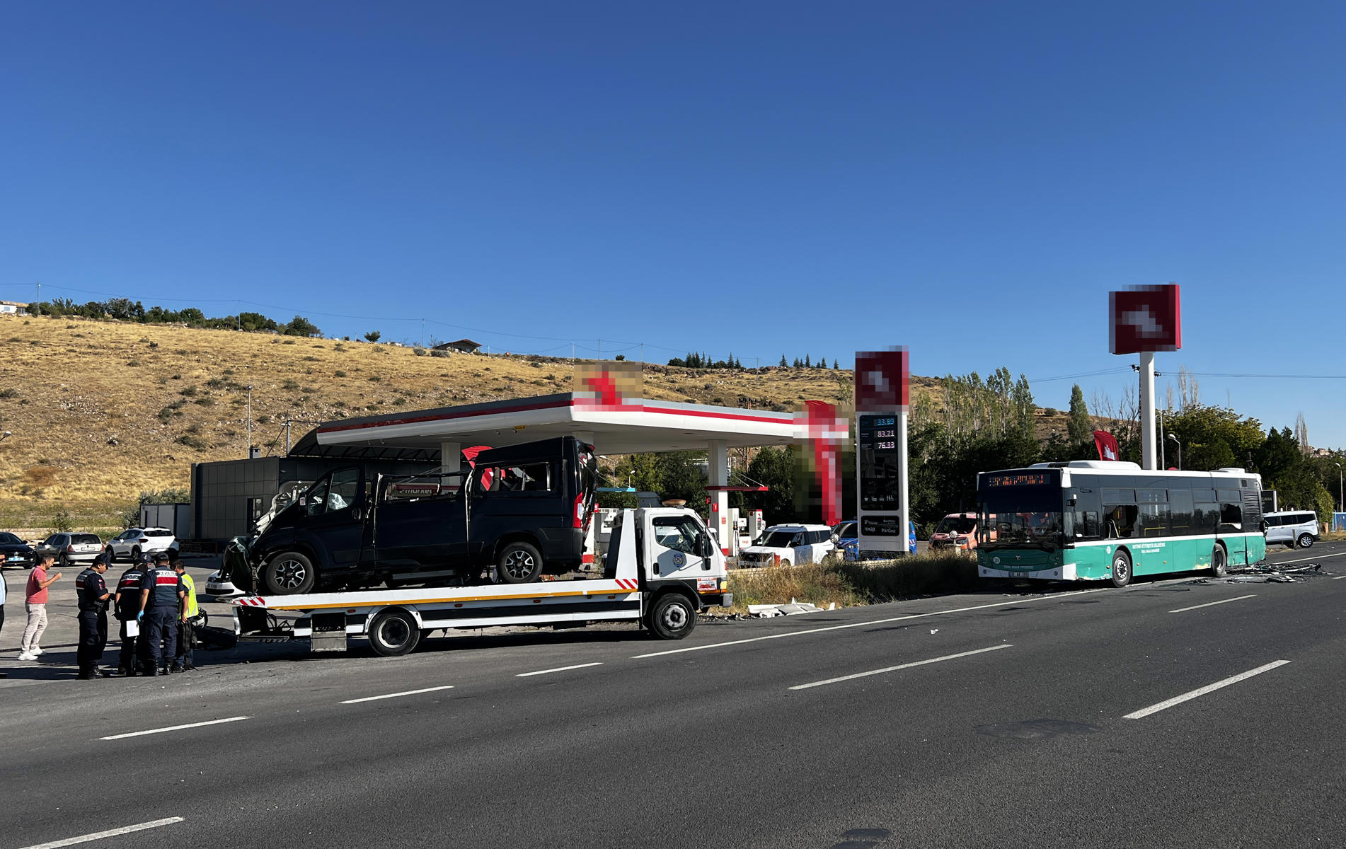 Kayseri'de minibüs, özel halk otobüsüne çarptı. 3 yaralı