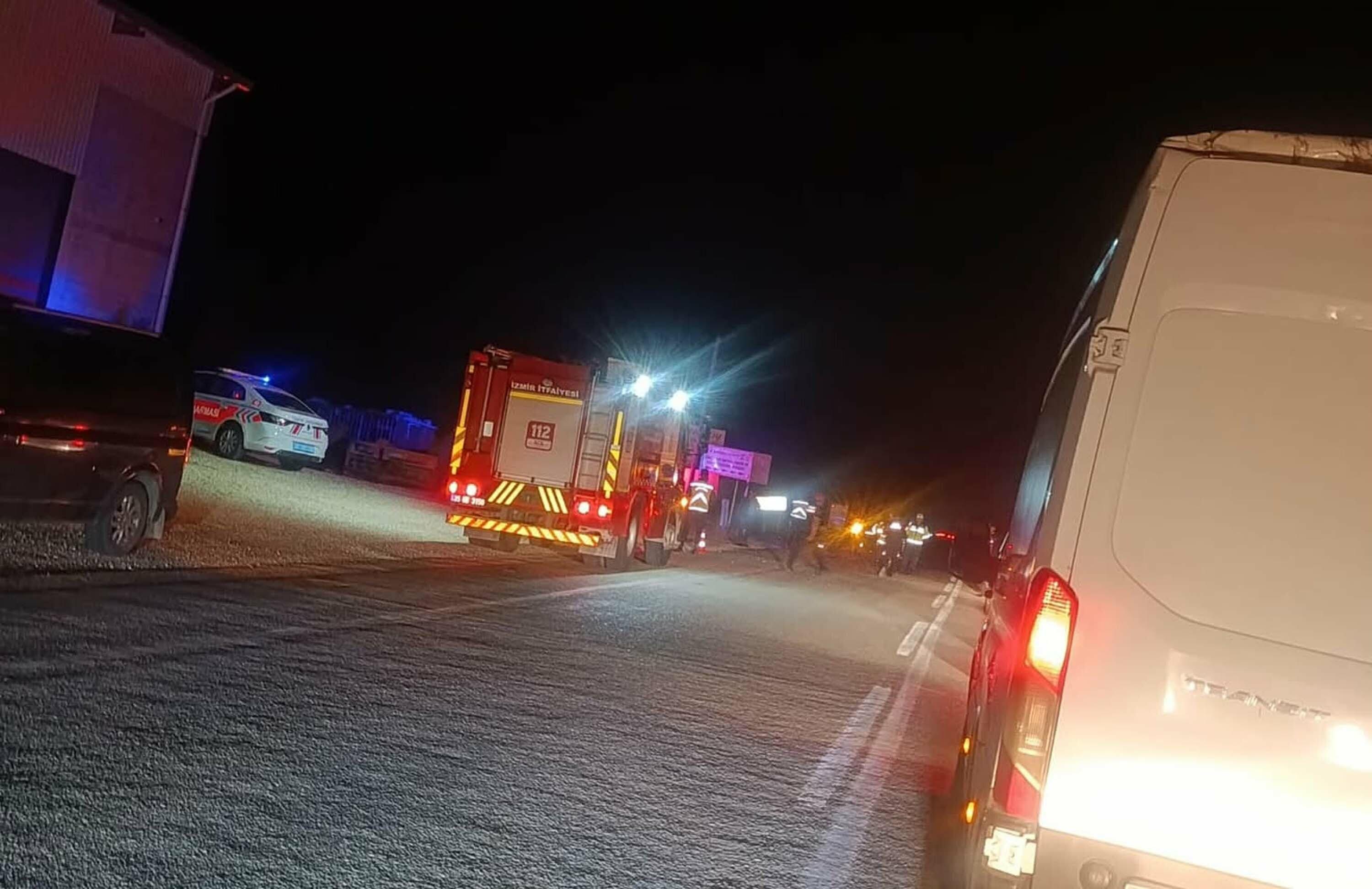 İzmir'de minibüs aynı aileden 4 kişiye çarptı: 2 kişi öldü, 2 kişi yaralandı