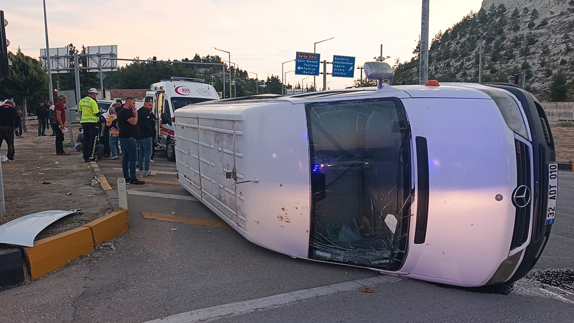 Minibüsler çarpıştı: 10 tarım işçisi yaralandı
