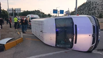Minibüsler çarpıştı: 10 tarım işçisi yaralandı