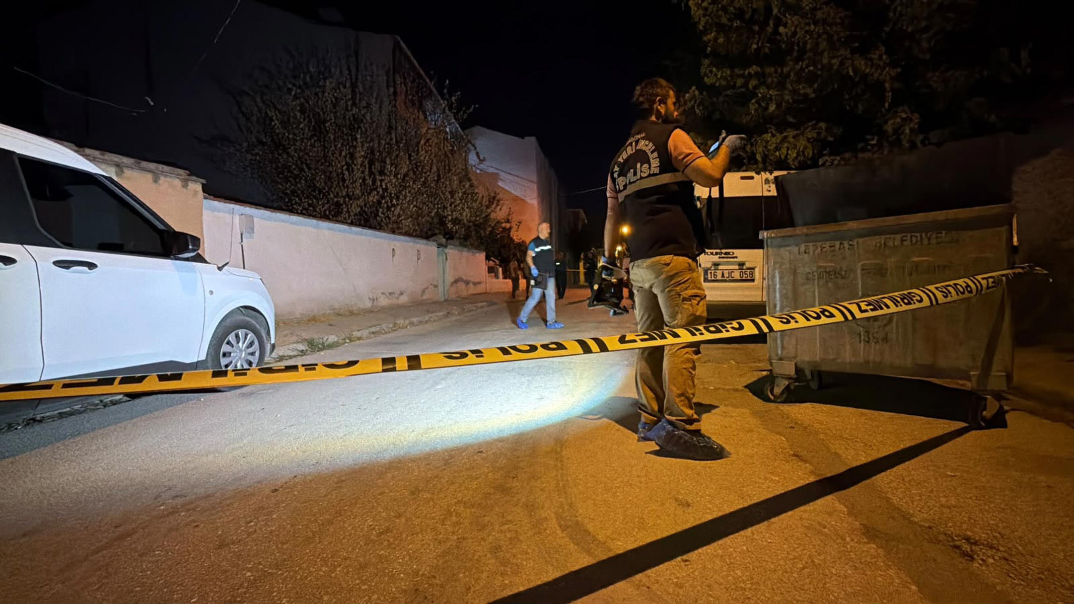 Misafirliğe gittiği evde bıçaklanarak öldürüldü