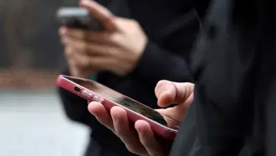 Fransa, 15 yaş altı çocukların sosyal medya erişimini yasakladı