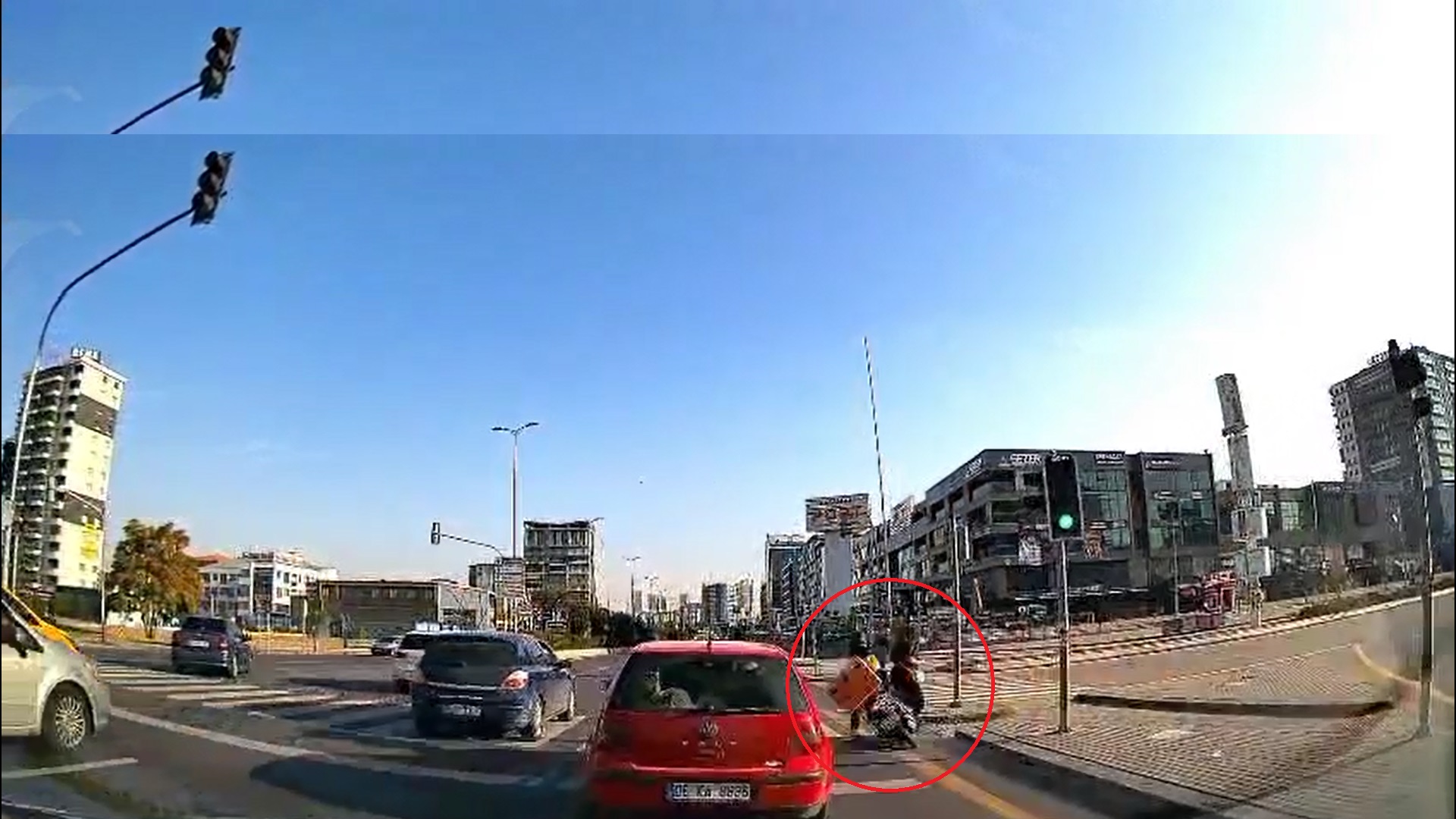 Ankara'da karşıya geçmek isteyen yayaya motosiklet çarptı