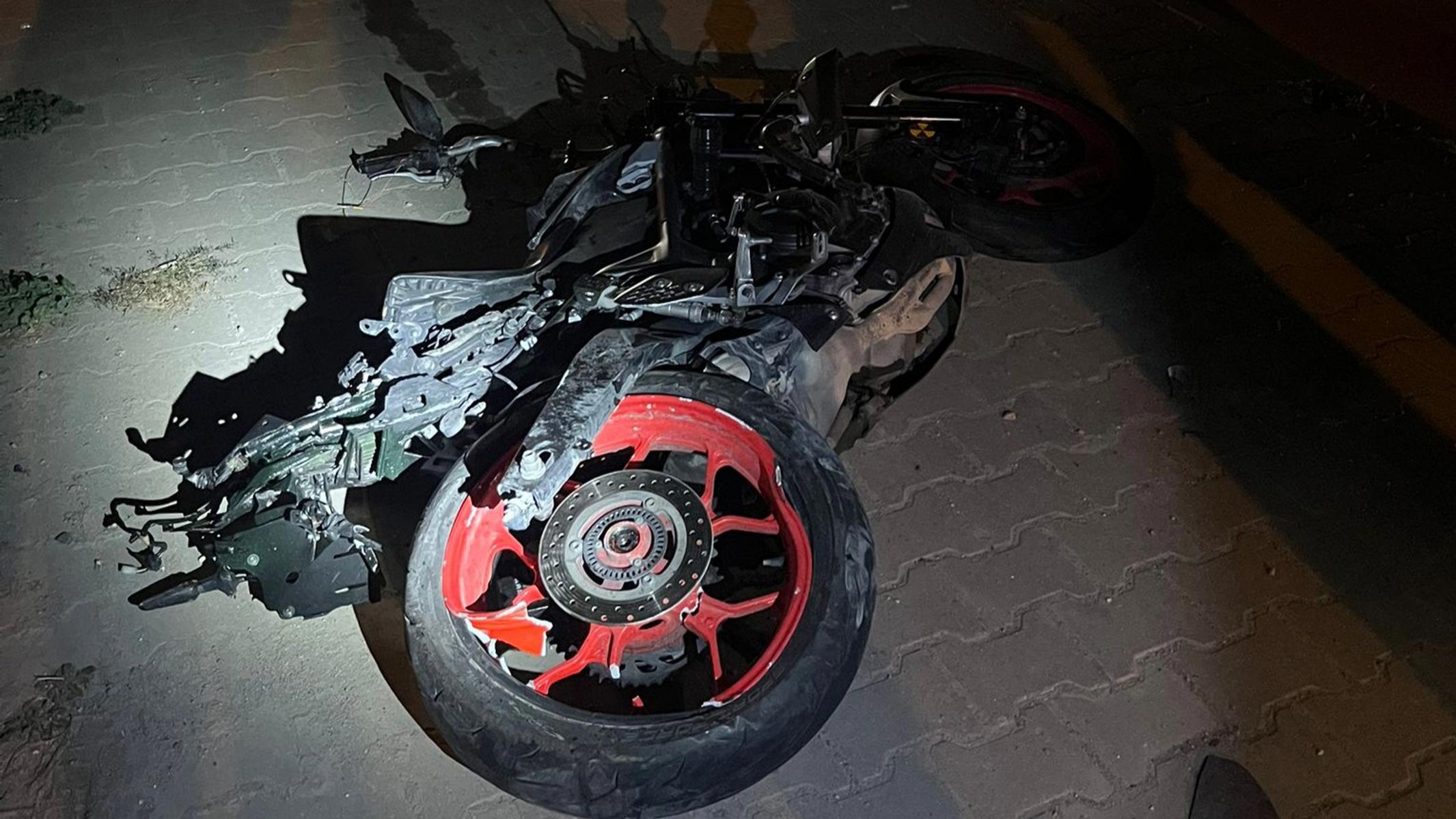 Bursa'da yola savrulan motosiklet sürücüsüne otomobil çarptı. 20 yaşındaki genç hayatını kaybetti