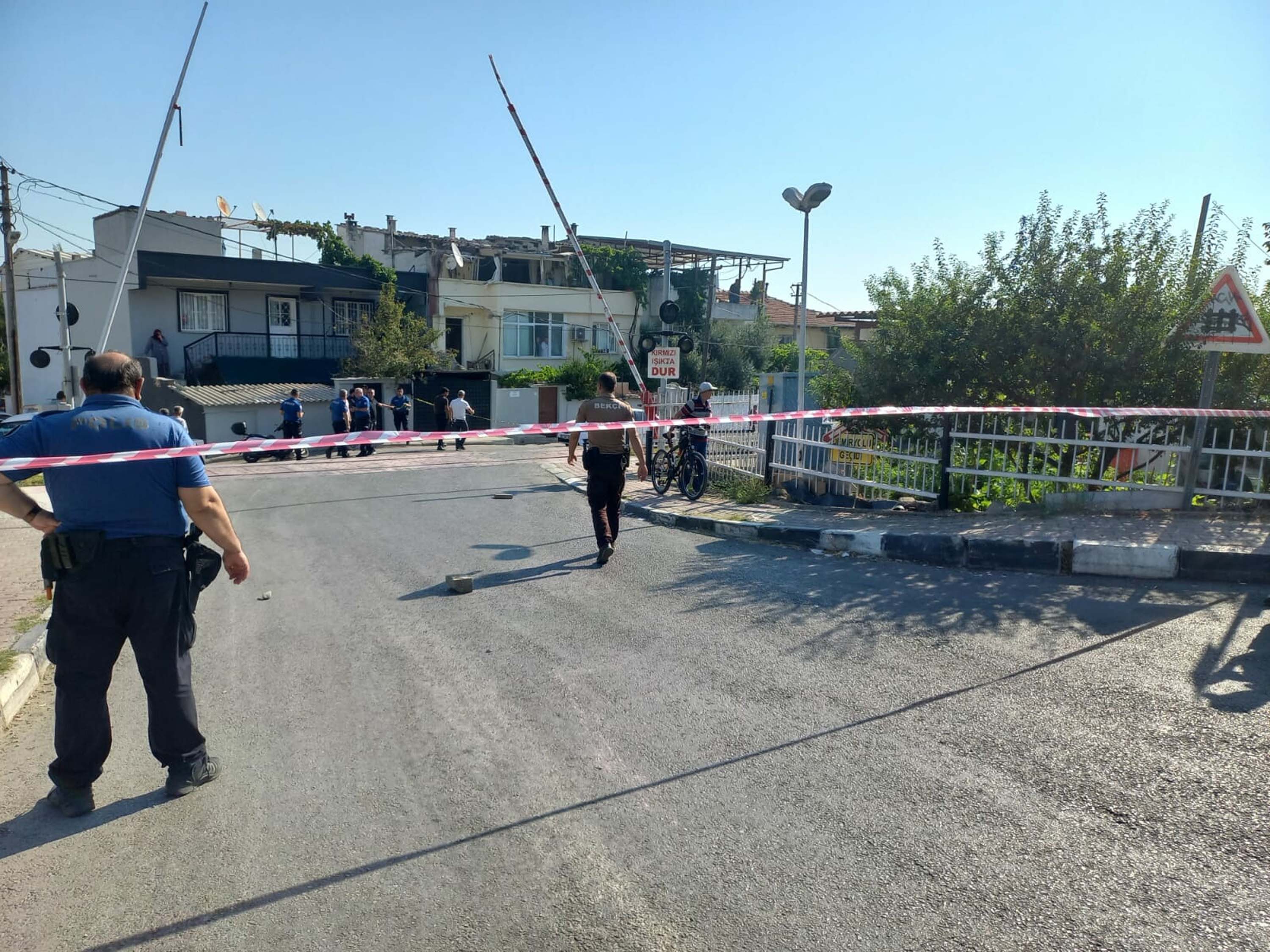 Manisa'da motosikletli saldırgan dehşeti: Baba ve oğlu hayatını kaybetti