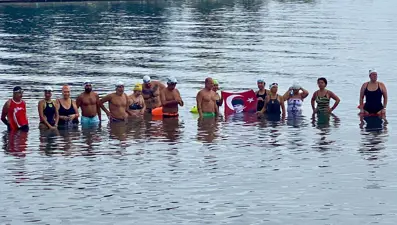 Saat 09.05'te denizin içinde saygı duruşu