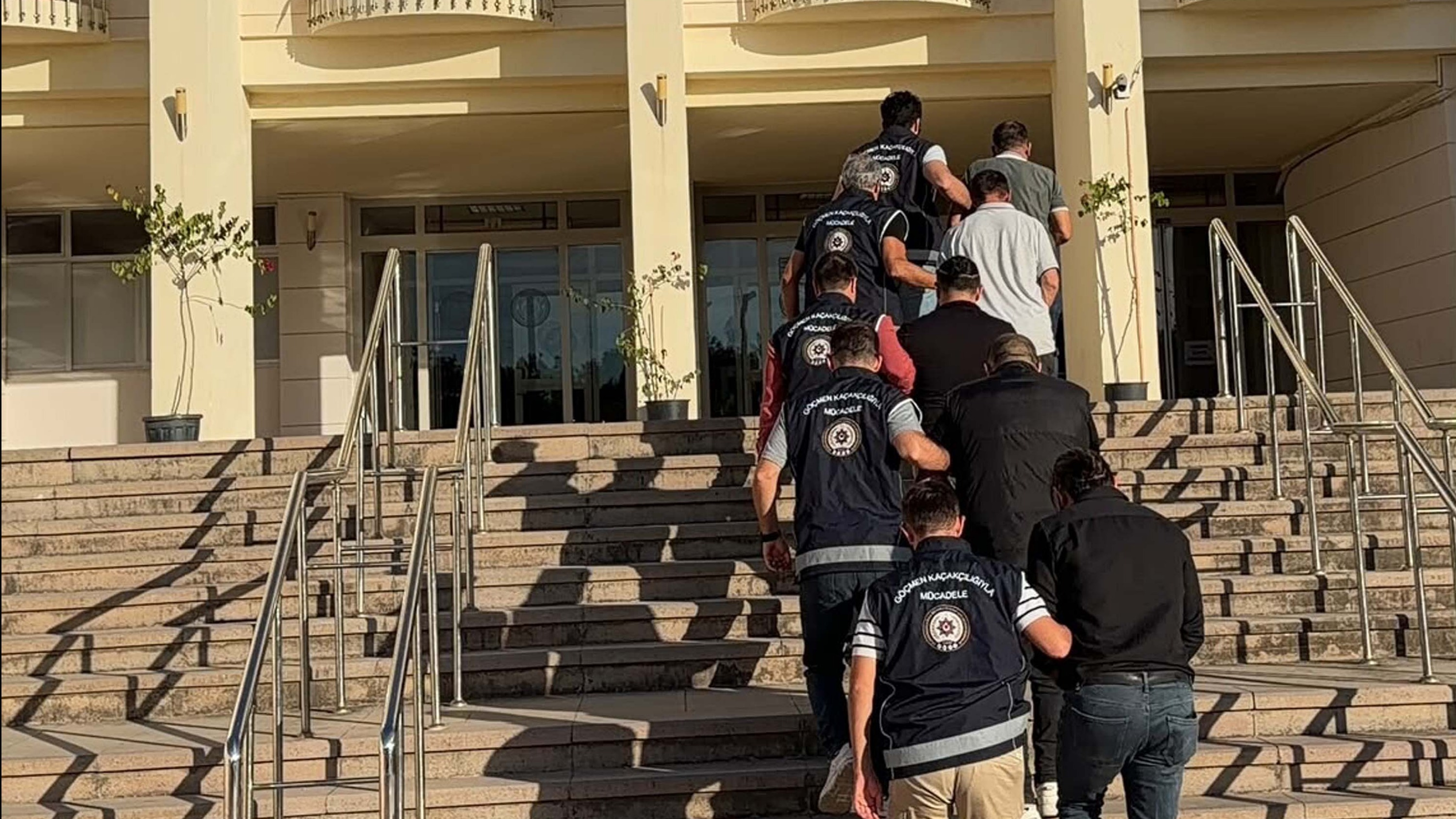 Muğla'da göçmen kaçakçılığı operasyonunda 3 şüpheli tutuklandı