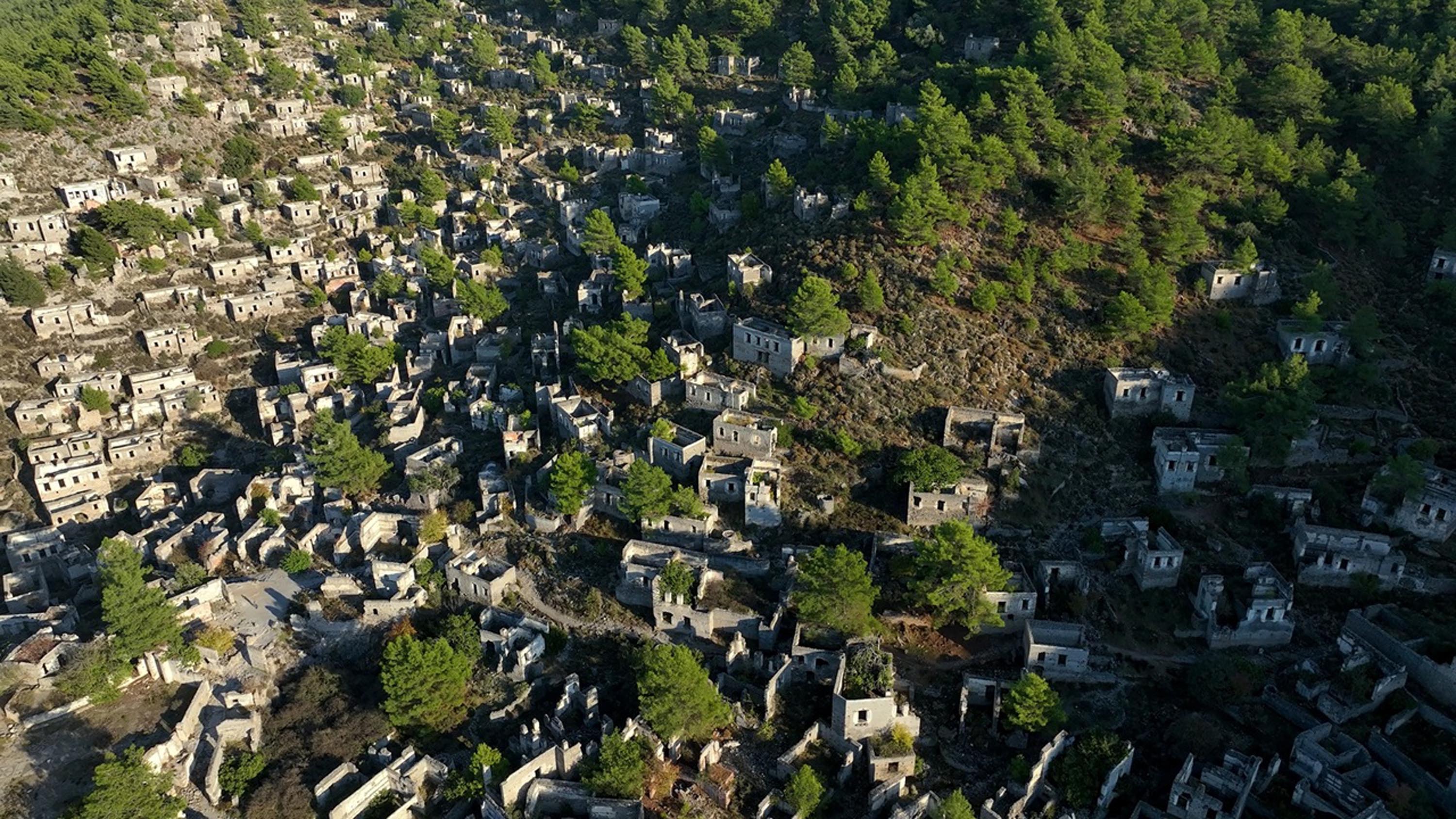 69 yıl önce terk edilmiş. Hayalet köy bilet alarak geziliyor