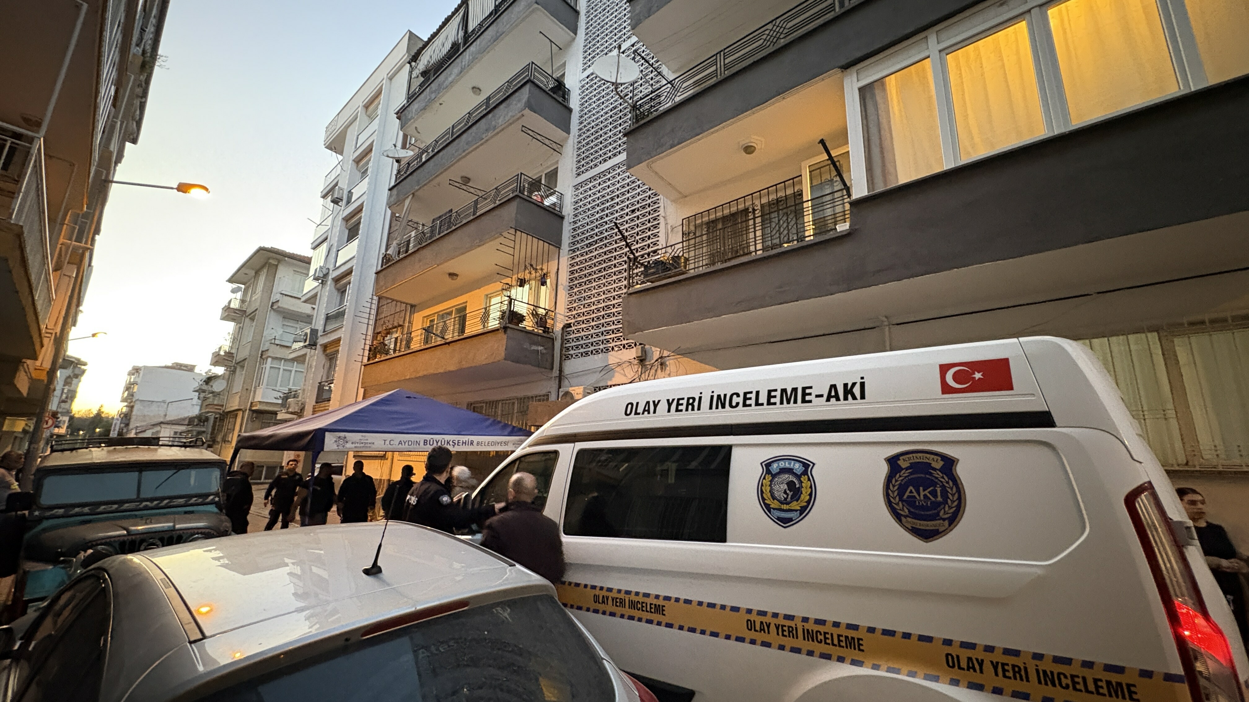 Cam silerken 5'inci kattan düşen kadın hayatını kaybetti