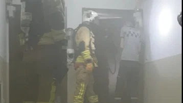 Apartta korkutan yangın. Ocak alev aldı bütün bina tahliye edildi