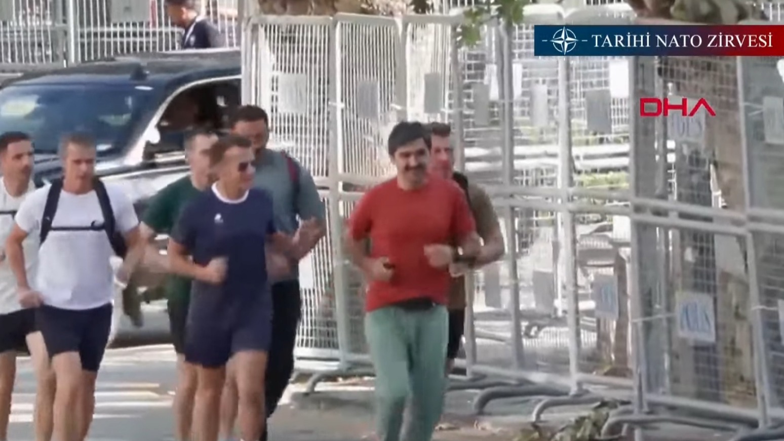 Fransa Cumhurbaşkanı Ankara'da sabah koşusunda. Önce spor ardından Beştepe