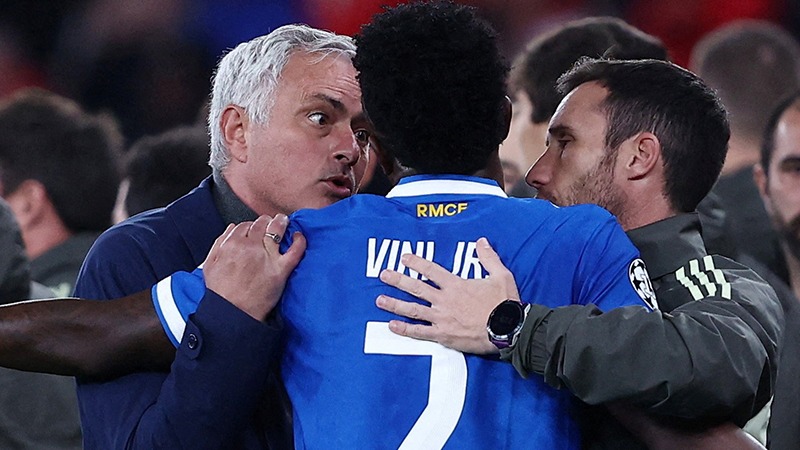 Jose Mourinho, ırkçılık krizini yeniden tetikledi. "Eğer doğruysa benim için biter"