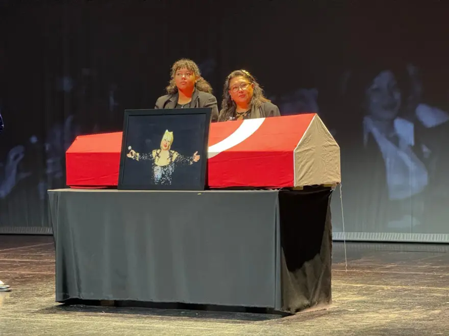 Muazzez Abacı'ya duygu dolu veda... Torunu gözyaşlarına hakim olamadı  1