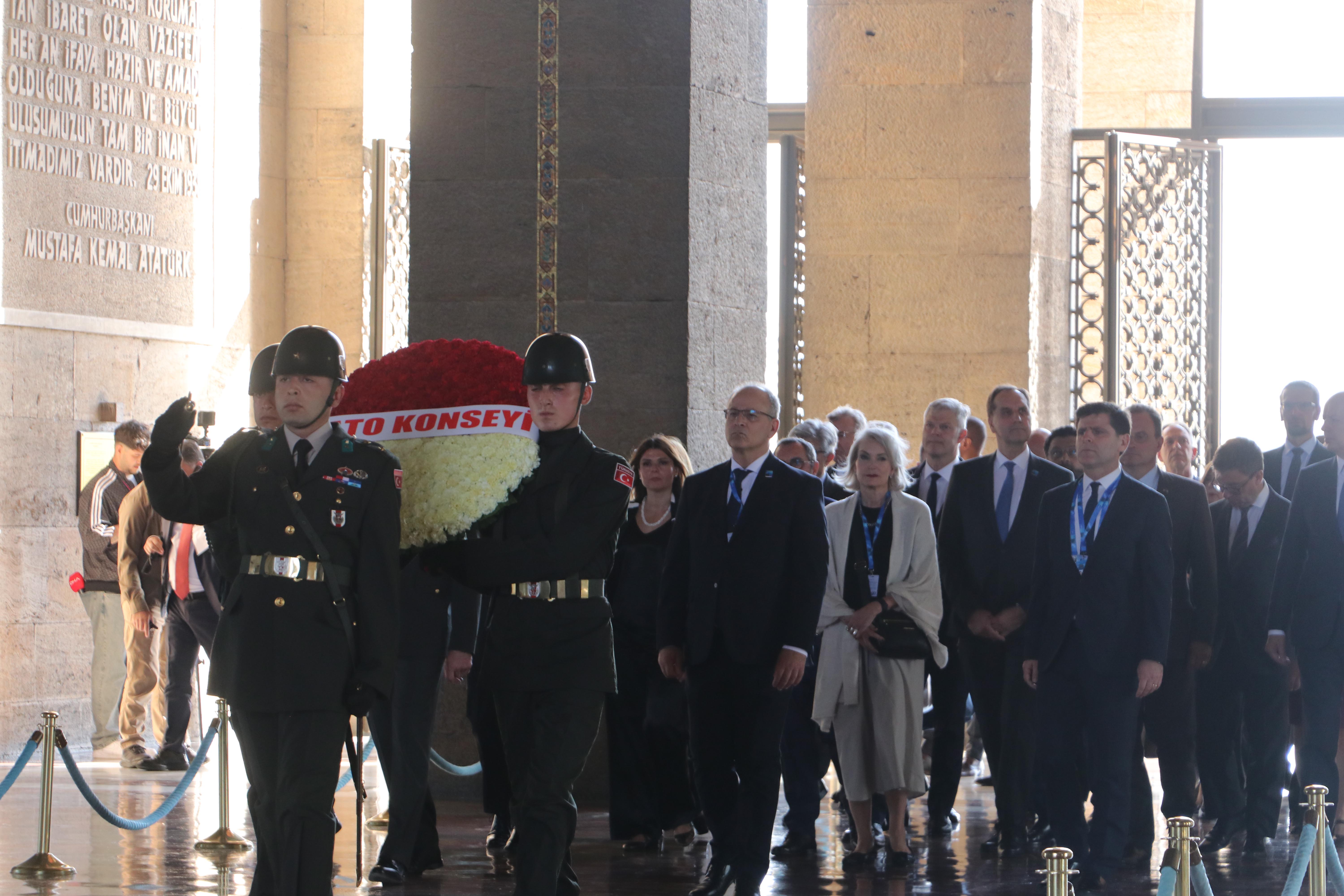 NATO Heyeti Anıtkabir'i Ziyaret Etti