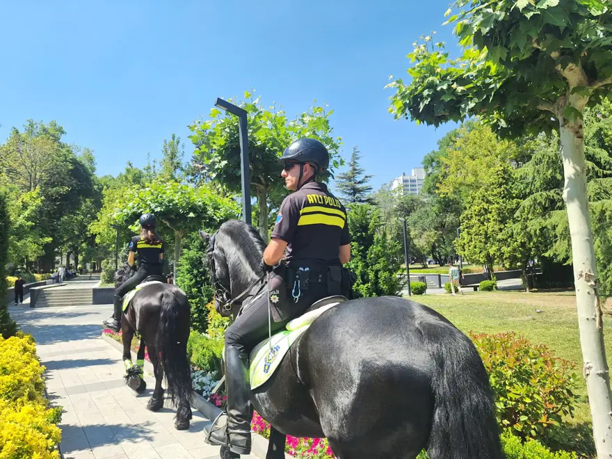 Ankara'da heybetli devriye. Atlı polisler sahada 1