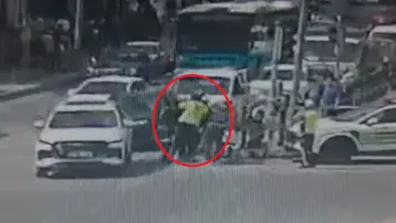 Motokurye, polislerin ‘heimlich’ manevrası ile hayata tutundu